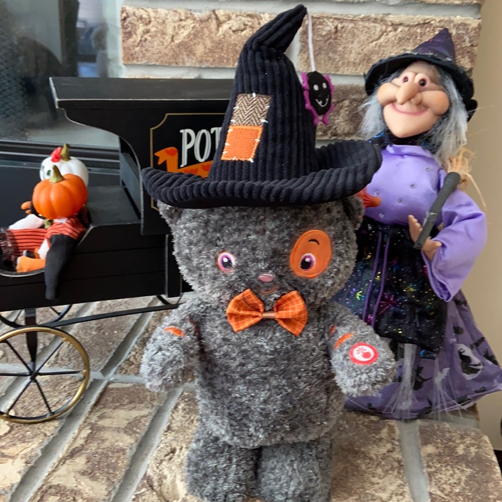 Hallmark’s Stitch The Cat Halloween Musical Gray Black Kitty Witch Adams Family